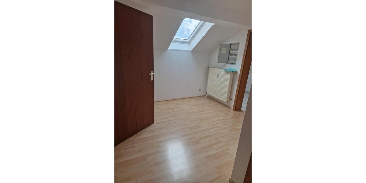 Dachgeschoßwohnung Saarbrücken Kieselhumes - 3.5 Zimmer, 115 m&sup2;, 995&euro; | Angebot:25546281