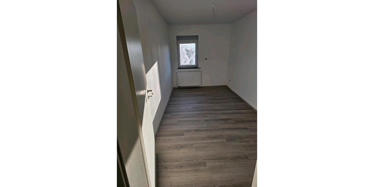 Etagenwohnung Neunkirchen - 5 Zimmer, 120 m&sup2;, 950&euro; | Angebot:25539818