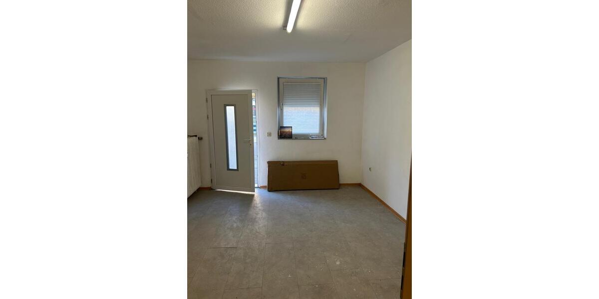 Erdgeschoßwohnung Saarbrücken West - 1 Zimmer, 30 m&sup2;, 420&euro; | Angebot:25350675