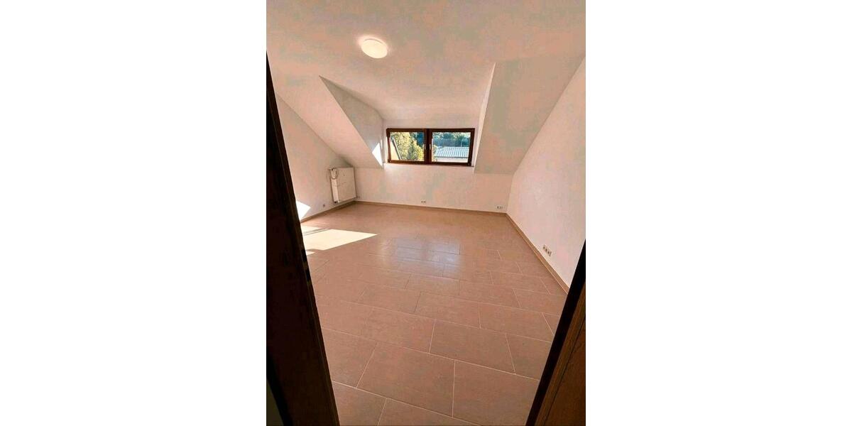 Etagenwohnung Beckingen - 3 Zimmer, 100 m&sup2;, 820&euro; | Angebot:25395691