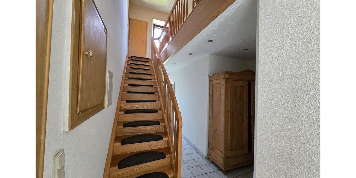 Etagenwohnung Tholey - 5 Zimmer, 200 m&sup2;, 1.350&euro; | Angebot:26521289
