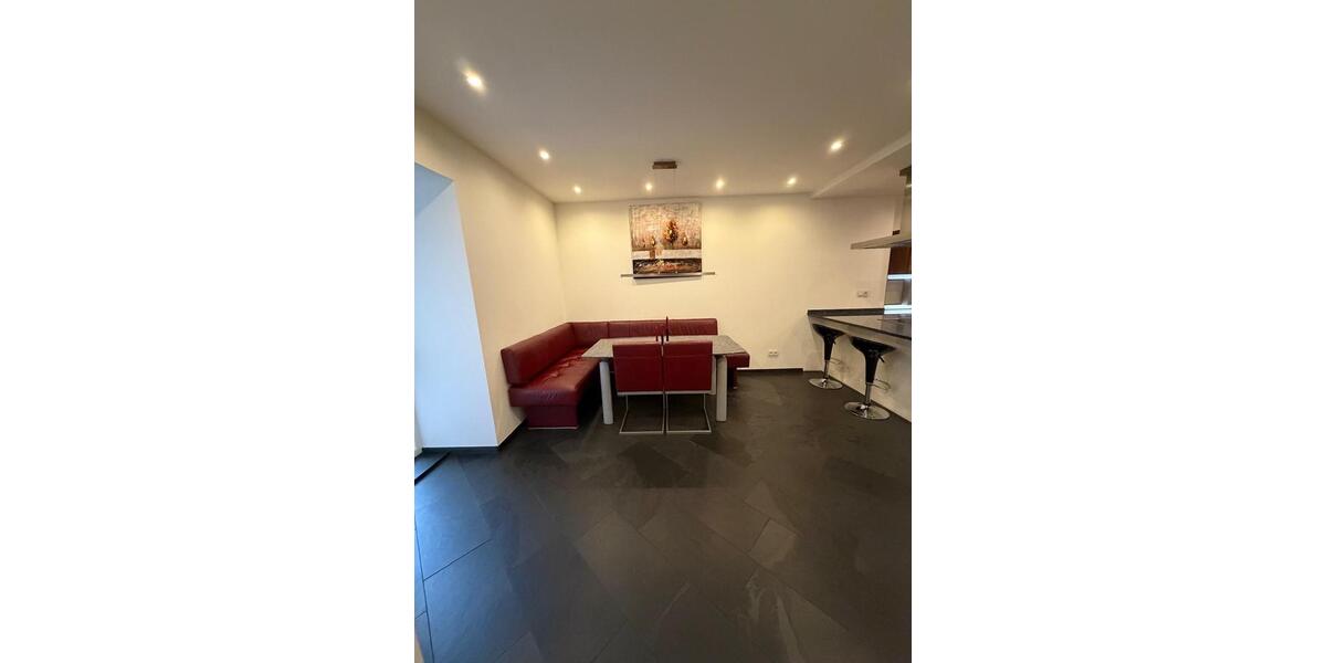 Doppelhaushälfte Eppelborn - 6 Zimmer, 230 m&sup2;, 1.700&euro; | Angebot:25397379