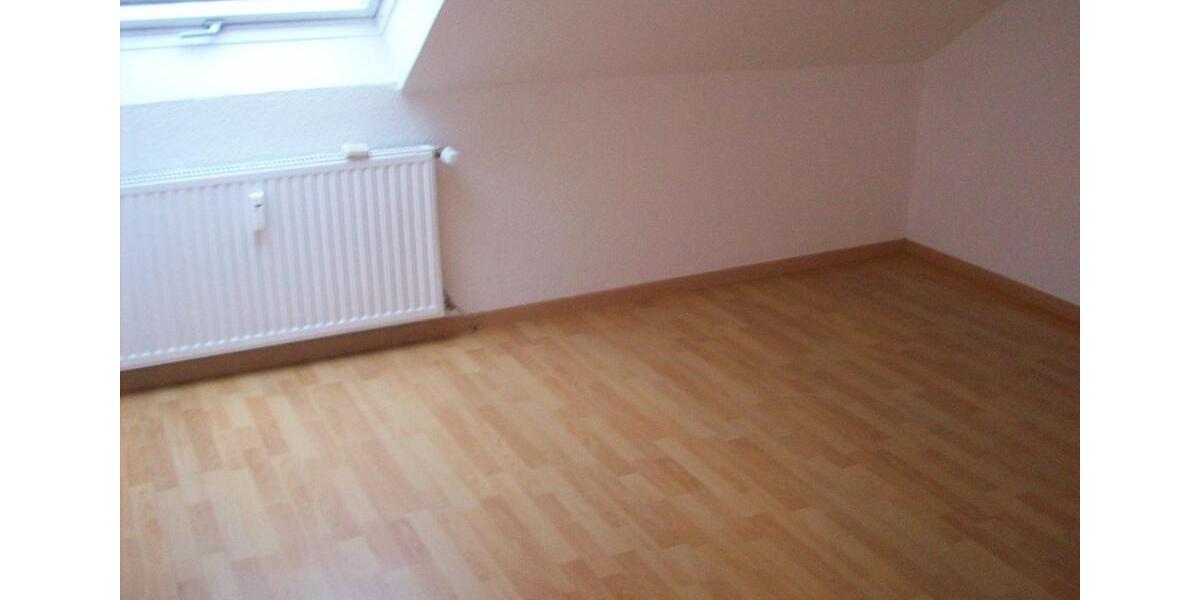 Dachgeschoßwohnung Saarbrücken West - 3 Zimmer, 52 m&sup2;, 380&euro; | Angebot:23681028
