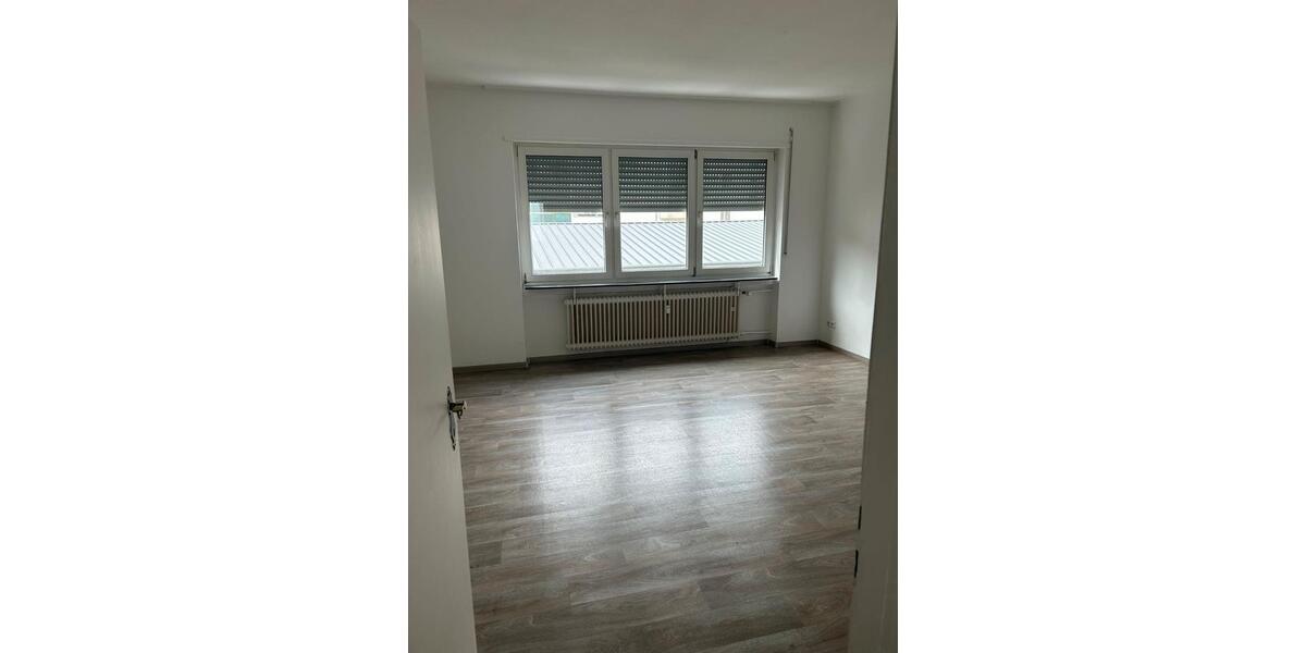 Etagenwohnung Saarbrücken Neue Bremm - 3 Zimmer, 75 m&sup2;, 600&euro; | Angebot:26662954