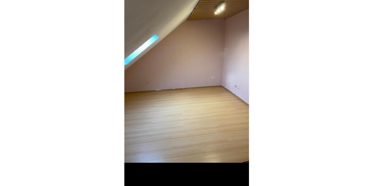 Dachgeschoßwohnung Quierschied - 1 Zimmer, 120 m&sup2;, 480&euro; | Angebot:25795235