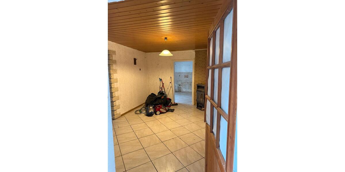 Einfamilienhaus Bexbach - 7 Zimmer, 140 m&sup2;, 136.000&euro; | Angebot:24397424