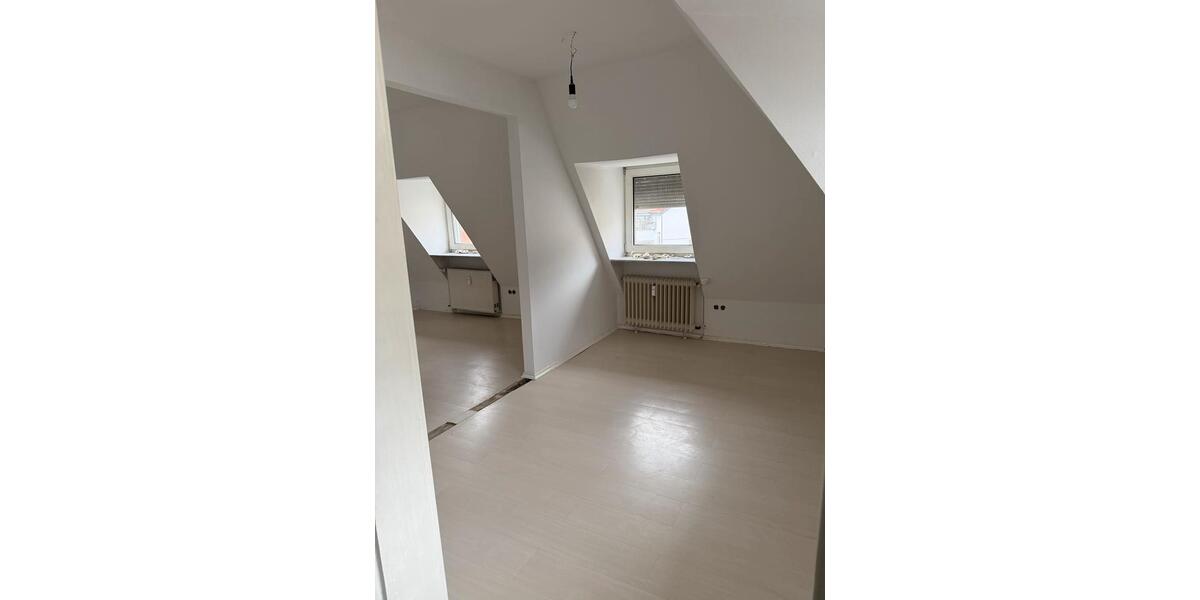 Dachgeschoßwohnung Saarbrücken Kieselhumes - 4 Zimmer, 65 m&sup2;, 1.000&euro; | Angebot:25830978