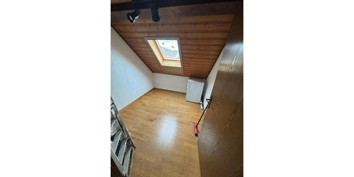 Dachgeschoßwohnung Gersheim - 3 Zimmer, 89 m&sup2;, 700&euro; | Angebot:25653149