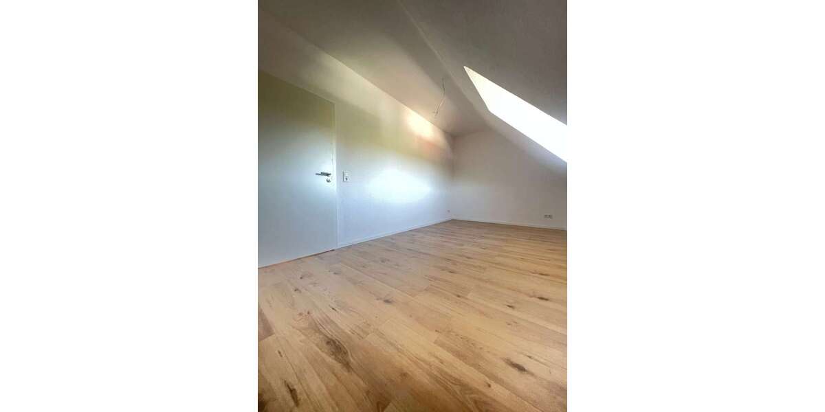 Sanierte und gepflegte 3ZKB Dachgeschosswohnung in St. Ingbert-Rentrisch - Dachgeschoßwohnung Sankt Ingbert | Angebot:27312578