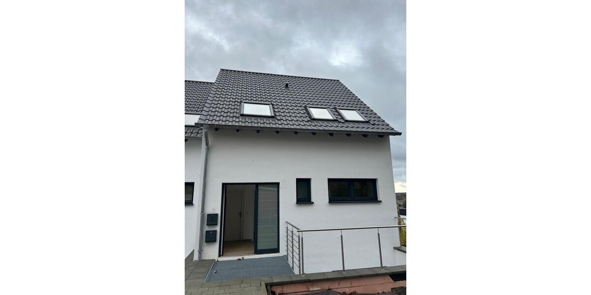 Etagenwohnung Neunkirchen Heinitz - 2 Zimmer, 75 m&sup2;, 990&euro; | Angebot:24101090