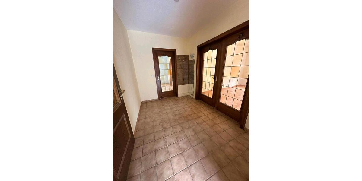 Etagenwohnung Saarbrücken Eschberg - 3 Zimmer, 100 m&sup2;, 750&euro; | Angebot:25366214