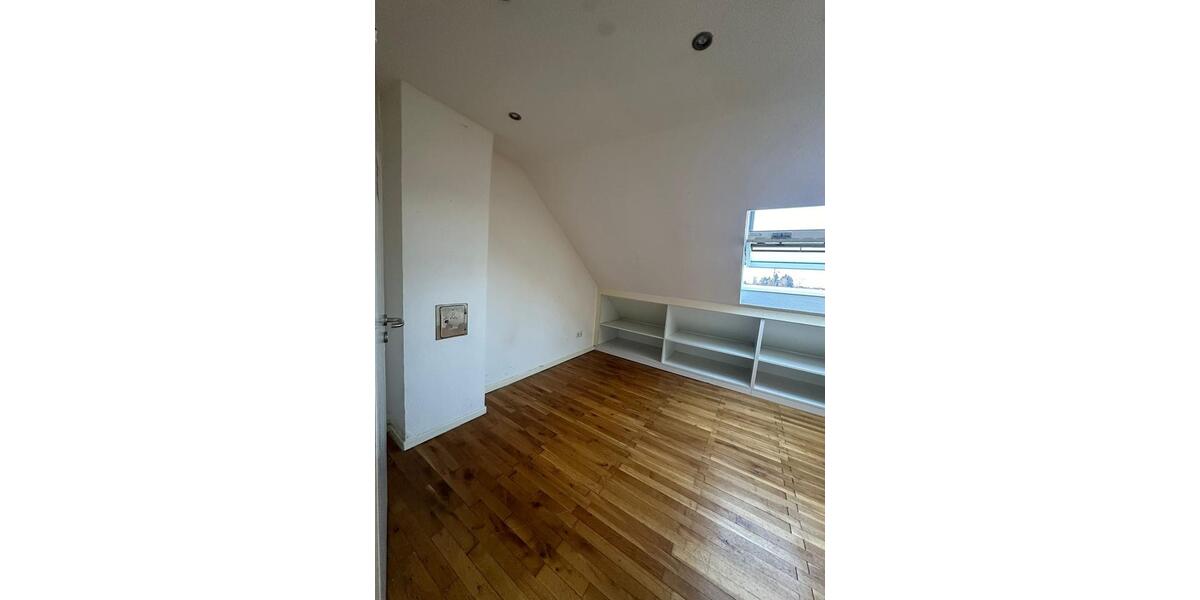 Dachgeschoßwohnung Saarbrücken West - 3 Zimmer, 68 m&sup2;, 550&euro; | Angebot:24995929