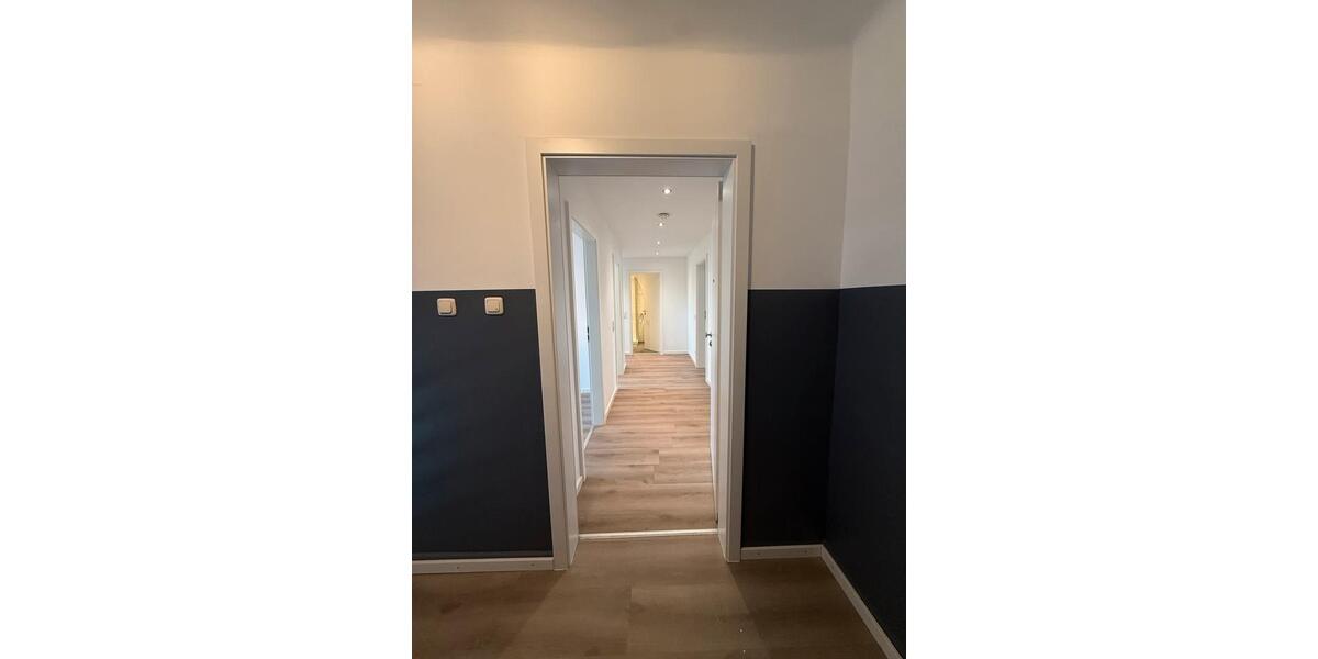 Dachgeschoßwohnung Saarbrücken West - 3 Zimmer, 80 m&sup2;, 950&euro; | Angebot:25875519