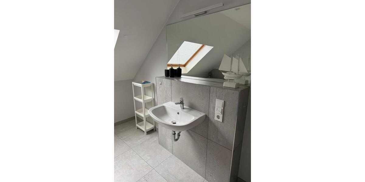 Dachgeschoßwohnung Homburg - 3 Zimmer, 100 m&sup2;, 1.300&euro; | Angebot:24848263