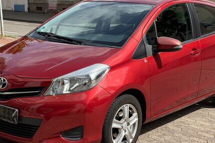 Toyota Yaris 180.000 km 4.500 &euro; Saarbrücken - Burbach 66115