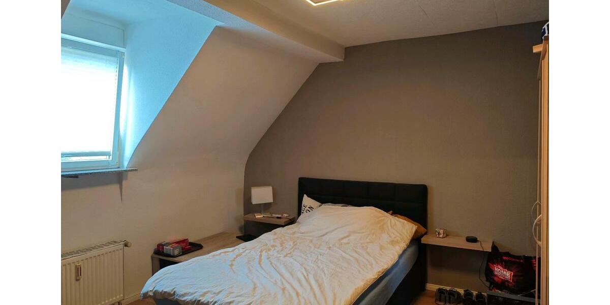Dachgeschoßwohnung Großrosseln - 3 Zimmer, 80 m&sup2;, 600&euro; | Angebot:25852416