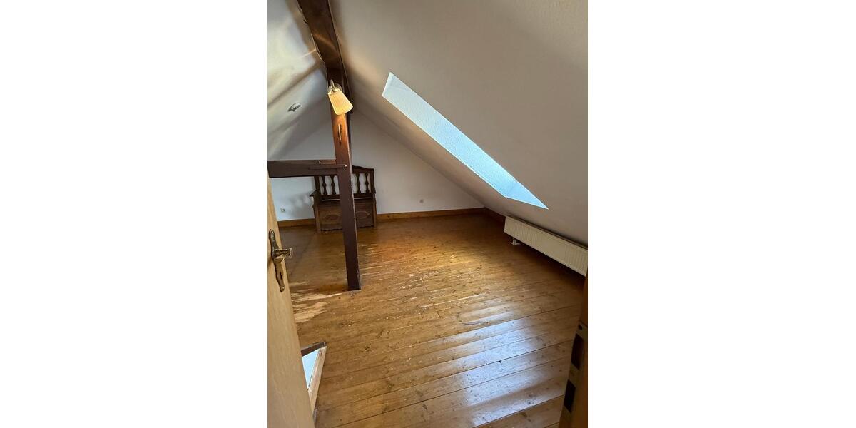 Dachgeschoßwohnung Saarbrücken - 3 Zimmer, 65 m&sup2;, 560&euro; | Angebot:26662956