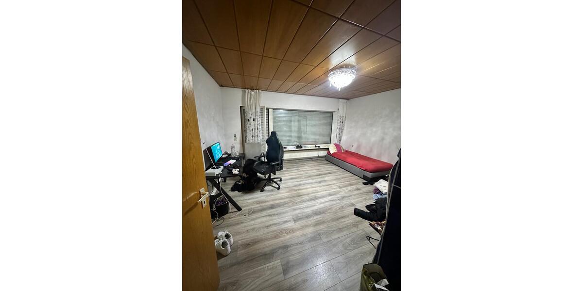 Etagenwohnung Neunkirchen Heinitz - 4 Zimmer, 118 m&sup2;, 600&euro; | Angebot:25787256