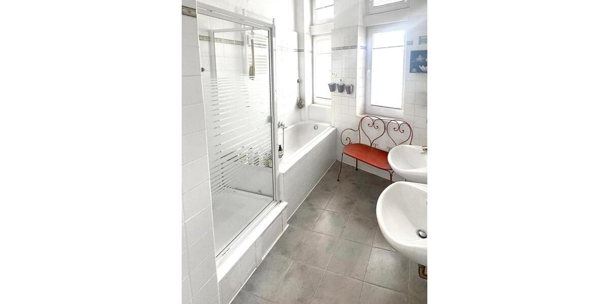 Etagenwohnung Saarbrücken Eschberg - 5 Zimmer, 180 m&sup2;, 1.690&euro; | Angebot:26532612