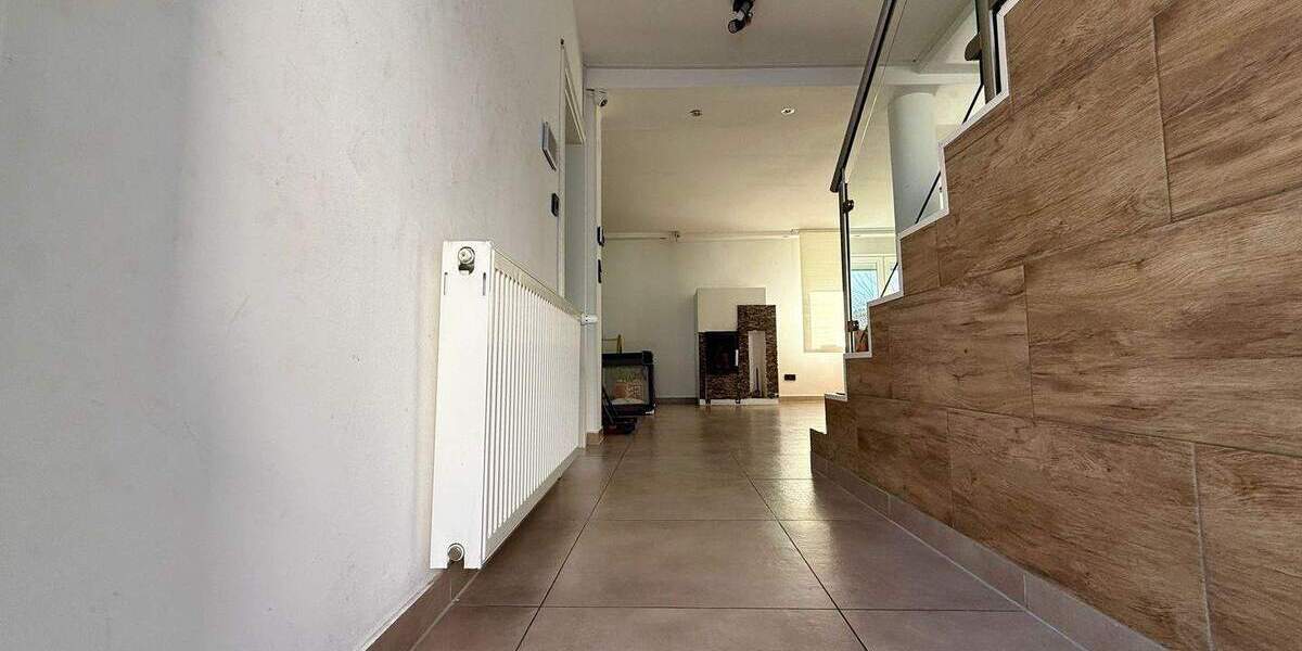 Freistehendes EFH mit großem Garten, Terrasse & Erweiterungspotenzial - saniert, neue Heizung (2023) - Einfamilienhaus Lebach | Angebot:25703541