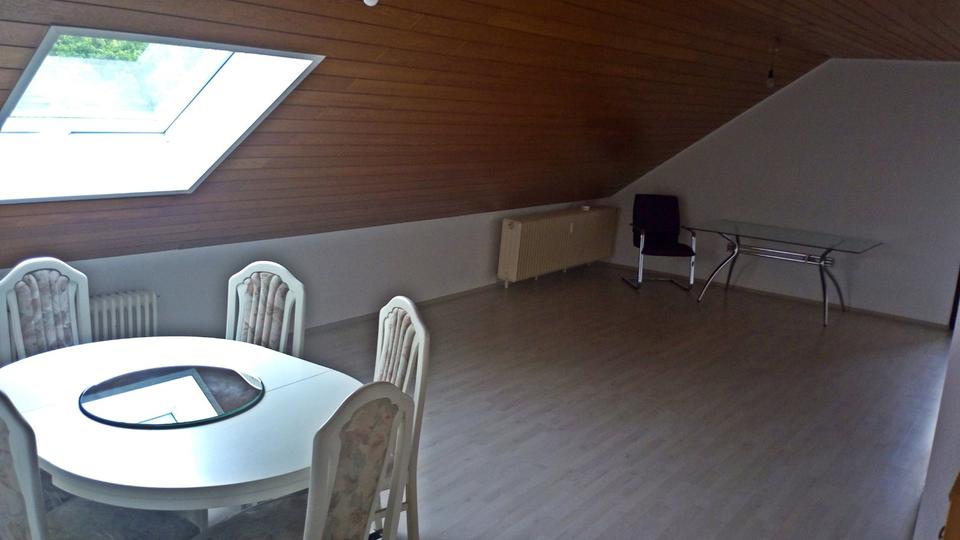 Dachgeschoßwohnung Riegelsberg - 3 Zimmer, 100 m&sup2;, 750&euro; | Angebot:25883822