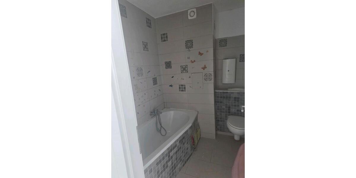 Dachgeschoßwohnung Saarbrücken West - 4 Zimmer, 105 m&sup2;, 700&euro; | Angebot:26681399