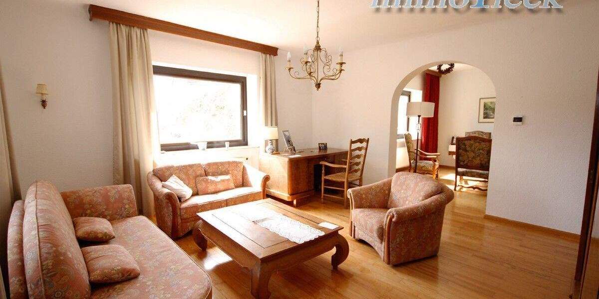 Doppelhaushälfte Bexbach - 9 Zimmer, 213 m&sup2;, 298.000&euro; | Angebot:25769303