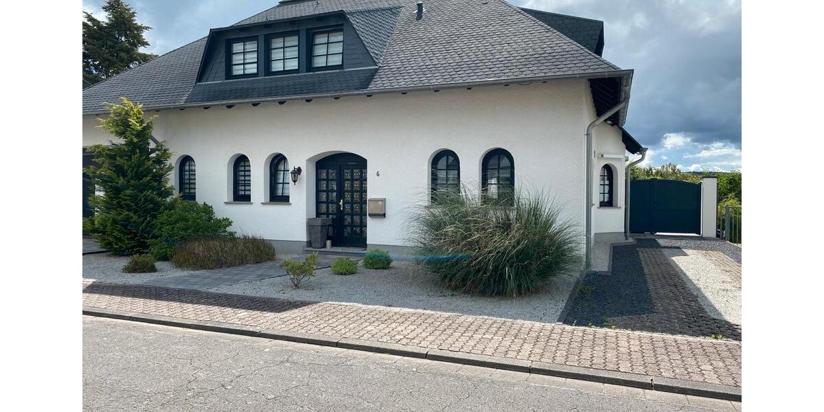 Villa Schwalbach - 8 Zimmer, 396 m&sup2;, 550.000&euro; | Angebot:27030271