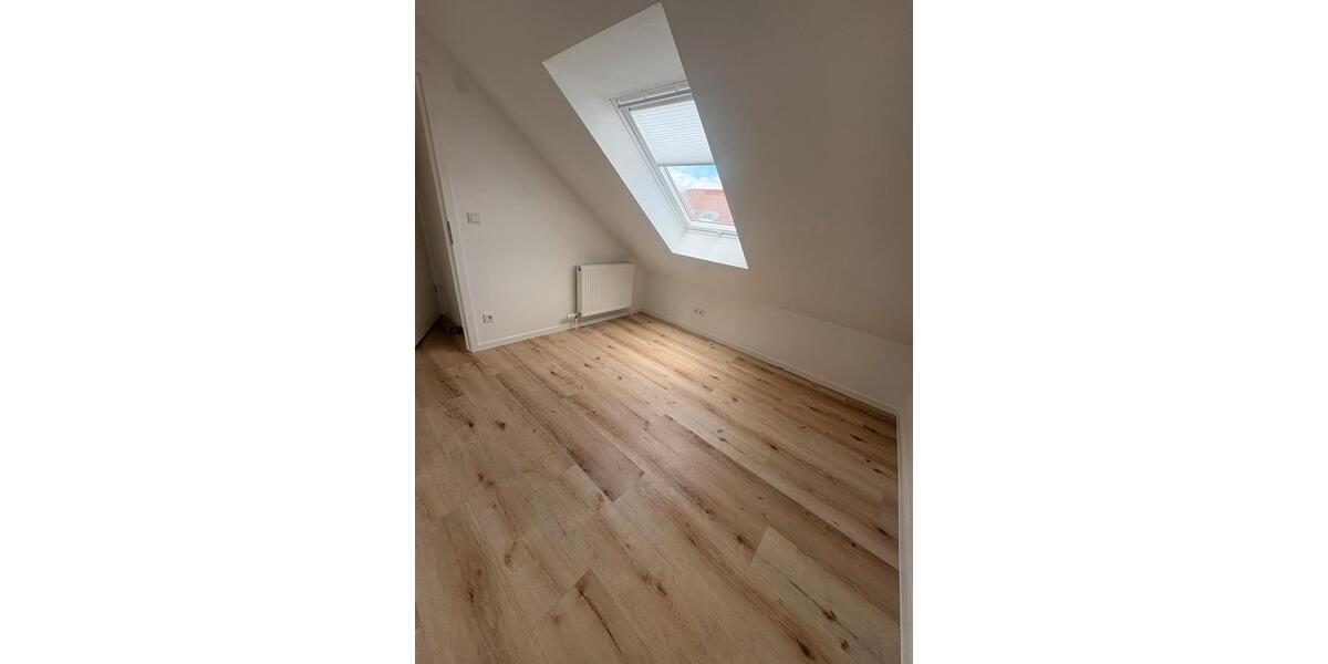 Dachgeschoßwohnung Saarlouis - 3 Zimmer, 80 m&sup2;, 770&euro; | Angebot:25945411