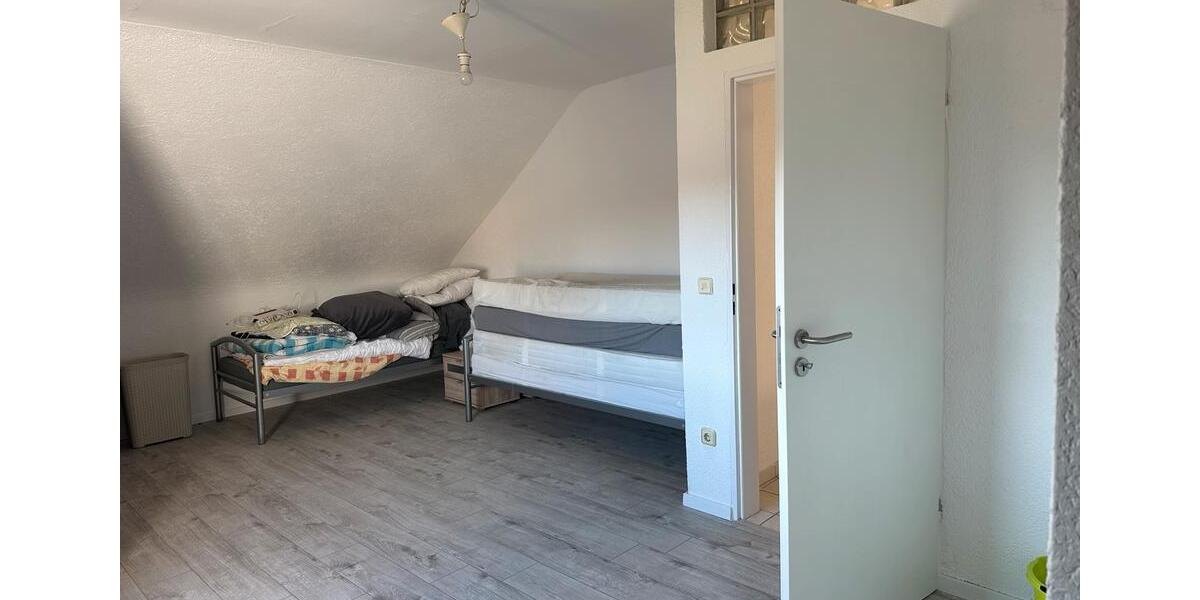Dachgeschoßwohnung Schwalbach - 3 Zimmer, 75 m&sup2;, 490&euro; | Angebot:25309124