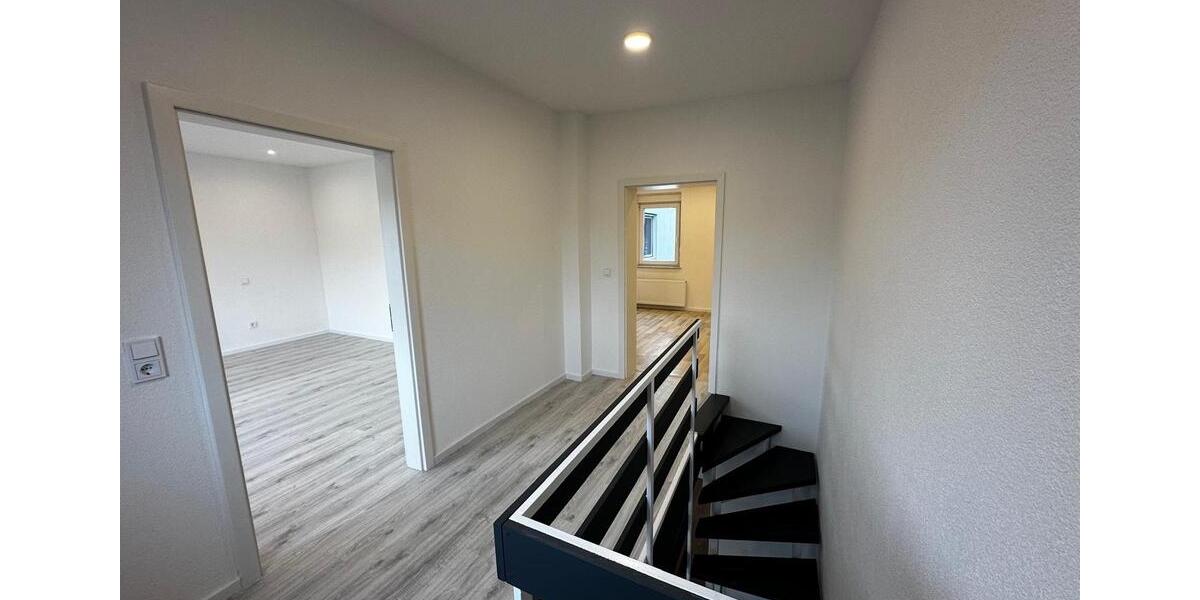 Reihenhaus Völklingen - 6 Zimmer, 160 m&sup2;, 1.300&euro; | Angebot:25439583