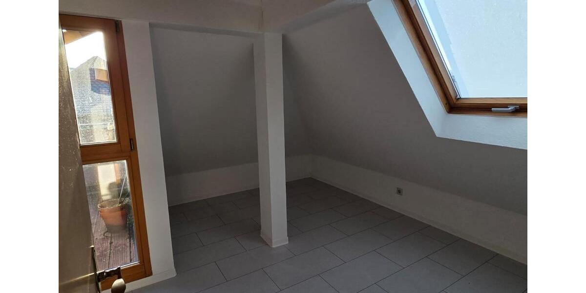 Dachgeschoßwohnung Sankt Ingbert - 3 Zimmer, 47 m&sup2;, 500&euro; | Angebot:25305873