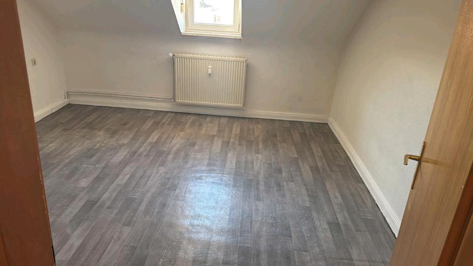 Dachgeschoßwohnung Völklingen - 2 Zimmer, 65 m&sup2;, 550&euro; | Angebot:25262103