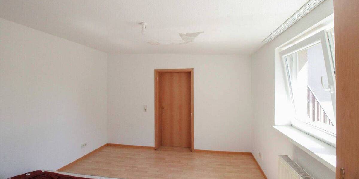 Einfamilienhaus Saarbrücken Burbach - 7 Zimmer, 148 m&sup2;, 230.000&euro; | Angebot:26723642