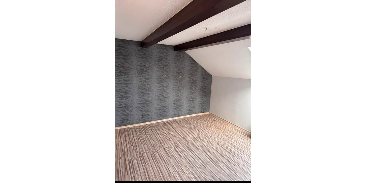 Dachgeschoßwohnung Großrosseln - 3.5 Zimmer, 80 m&sup2;, 465&euro; | Angebot:25311972