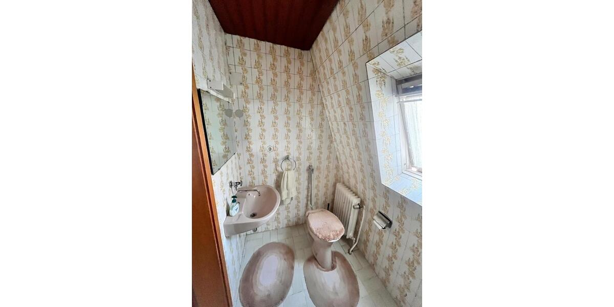 Einfamilienhaus Sankt Ingbert - 9 Zimmer, 219 m&sup2;, 285.000&euro; | Angebot:26992219
