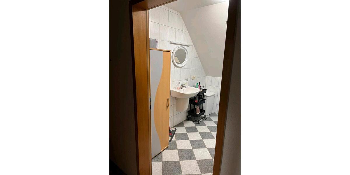 Dachgeschoßwohnung Homburg - 4 Zimmer, 100 m&sup2;, 1.300&euro; | Angebot:25361033