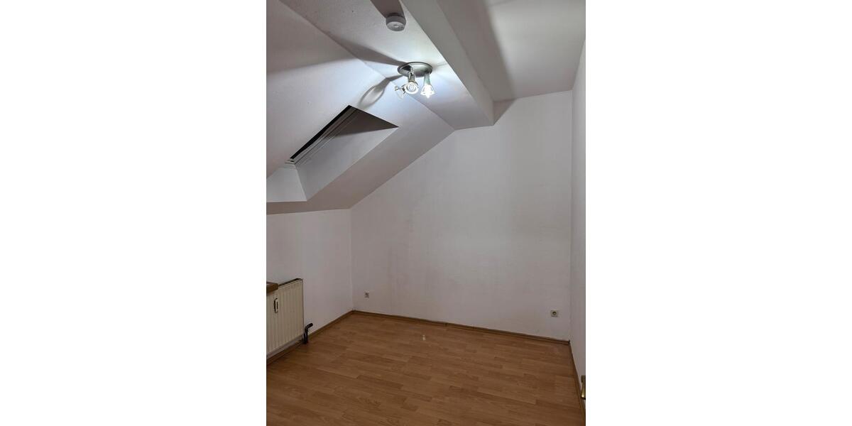 Dachgeschoßwohnung Überherrn - 4 Zimmer, 120 m&sup2;, 600&euro; | Angebot:25917920