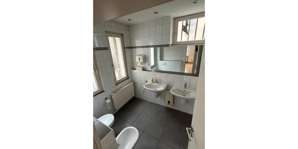 Etagenwohnung Saarbrücken Kieselhumes - 4 Zimmer, 130 m&sup2;, 1.100&euro; | Angebot:26566234
