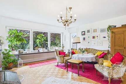 Haus Saarbrücken West - 10 Zimmer, 336 m&sup2;, 598.000&euro; | Angebot:21202629