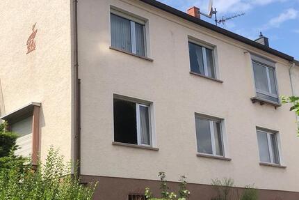 Haus Saarbrücken West - 9 Zimmer, 239 m&sup2;, 199.000&euro; | Angebot:27034072