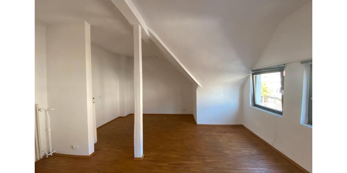 Dachgeschoßwohnung Saarbrücken Eschberg - 4 Zimmer, 125 m&sup2;, 495&euro; | Angebot:25866768