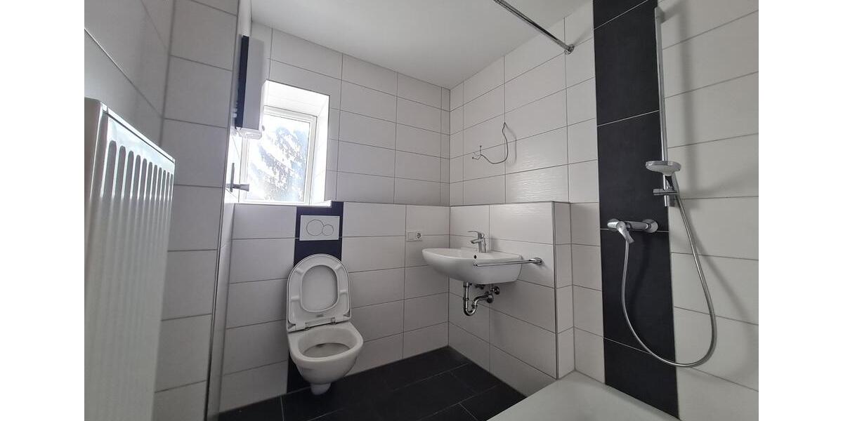Etagenwohnung Saarbrücken West - 5 Zimmer, 100 m&sup2;, 850&euro; | Angebot:26182664