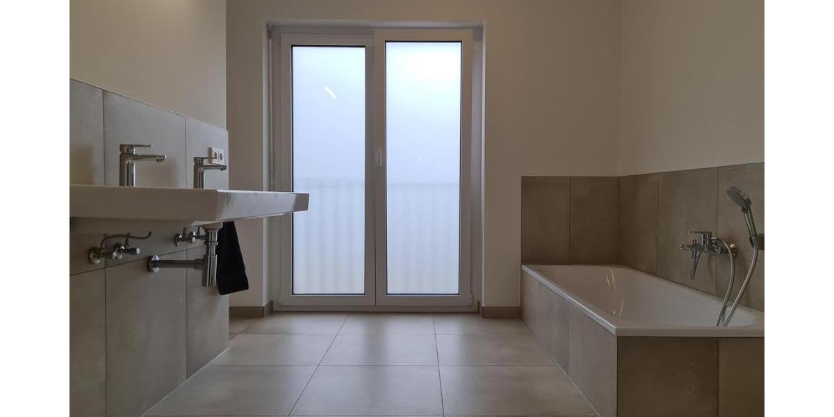 Einziehen und Wohlfühlen - Lichtdurchflutetes Wohnhaus, NB-Erstbezug, in idyllischer Stadtrandlage - Doppelhaushälfte Homburg | Angebot:12496894