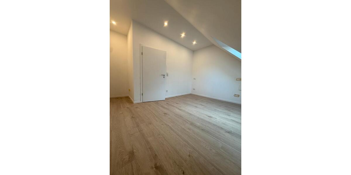 Dachgeschoßwohnung Saarbrücken Eschberg - 2 Zimmer, 60 m&sup2;, 690&euro; | Angebot:26625499