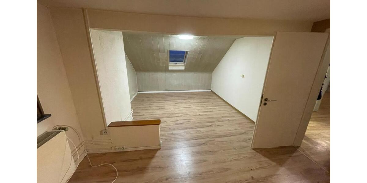 Dachgeschoßwohnung Saarbrücken West - 2.5 Zimmer, 65 m&sup2;, 550&euro; | Angebot:25416920