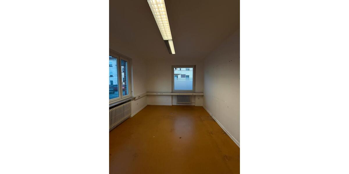 Etagenwohnung Saarbrücken Neue Bremm - 4 Zimmer, 160 m&sup2;, 2.500&euro; | Angebot:26024084