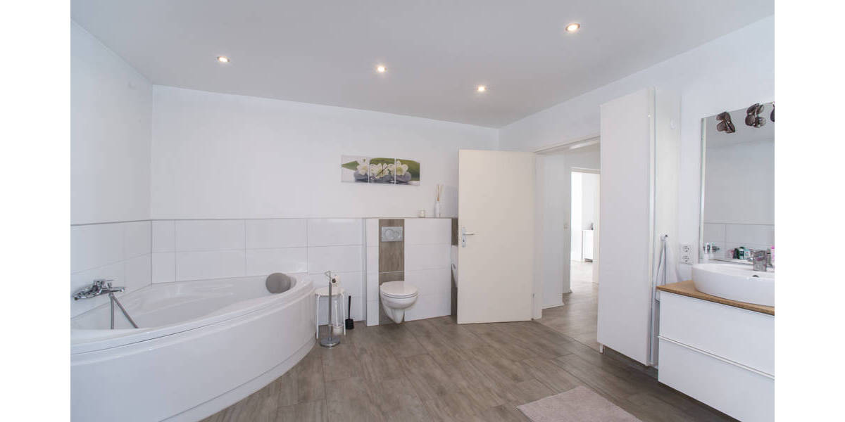 Mehrfamilienhaus, Wohnhaus Saarbrücken / Brebach-Fechingen Brebach-Fechingen - 9 Zimmer, 250 m&sup2;, 415.000&euro; | Angebot:25957973