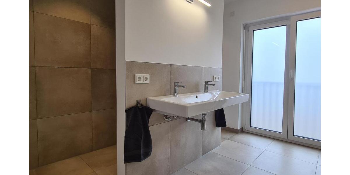 Einziehen und Wohlfühlen - Lichtdurchflutetes Wohnhaus, NB-Erstbezug, in idyllischer Stadtrandlage - Doppelhaushälfte Homburg | Angebot:12496894