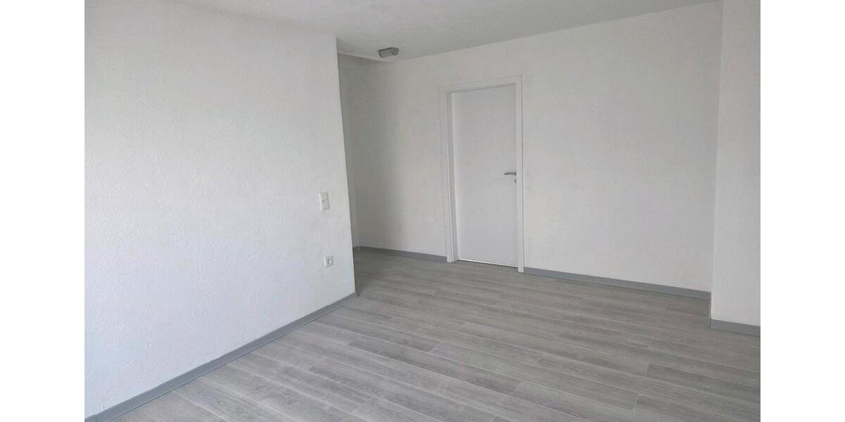 Dachgeschoßwohnung Saarbrücken West - 4 Zimmer, 105 m&sup2;, 700&euro; | Angebot:26681399